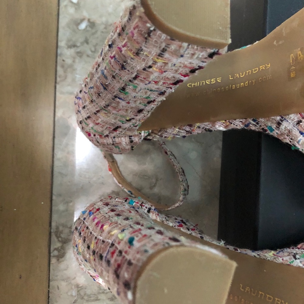 Chinese laundry light pink sandals. - Picture 5 of 7